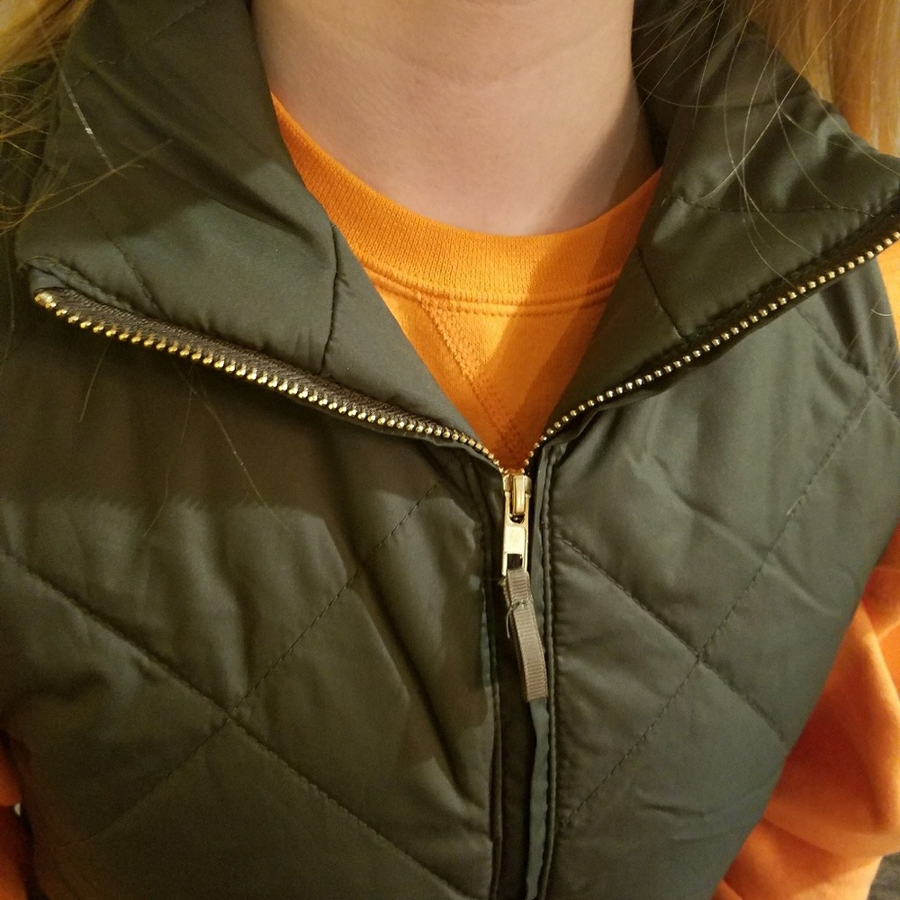 NWT Womens Quilted Puffer Vest - Picture 2 of 8